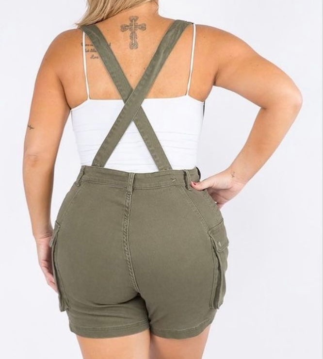 Juicy Cargo shorts w/suspenders